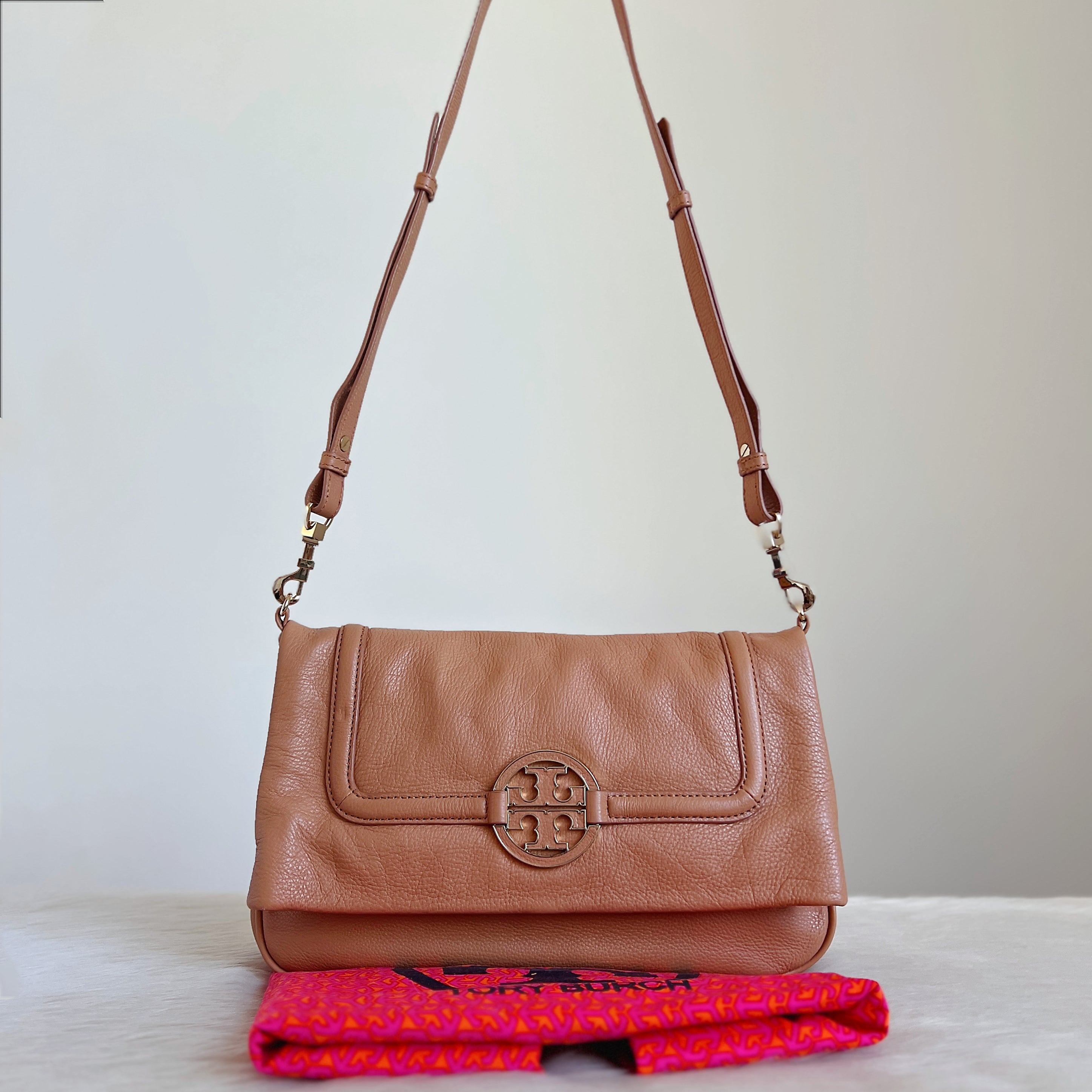 Tory Burch Caramel Leather Front Logo Crossbody Shoulder Bag Excellent