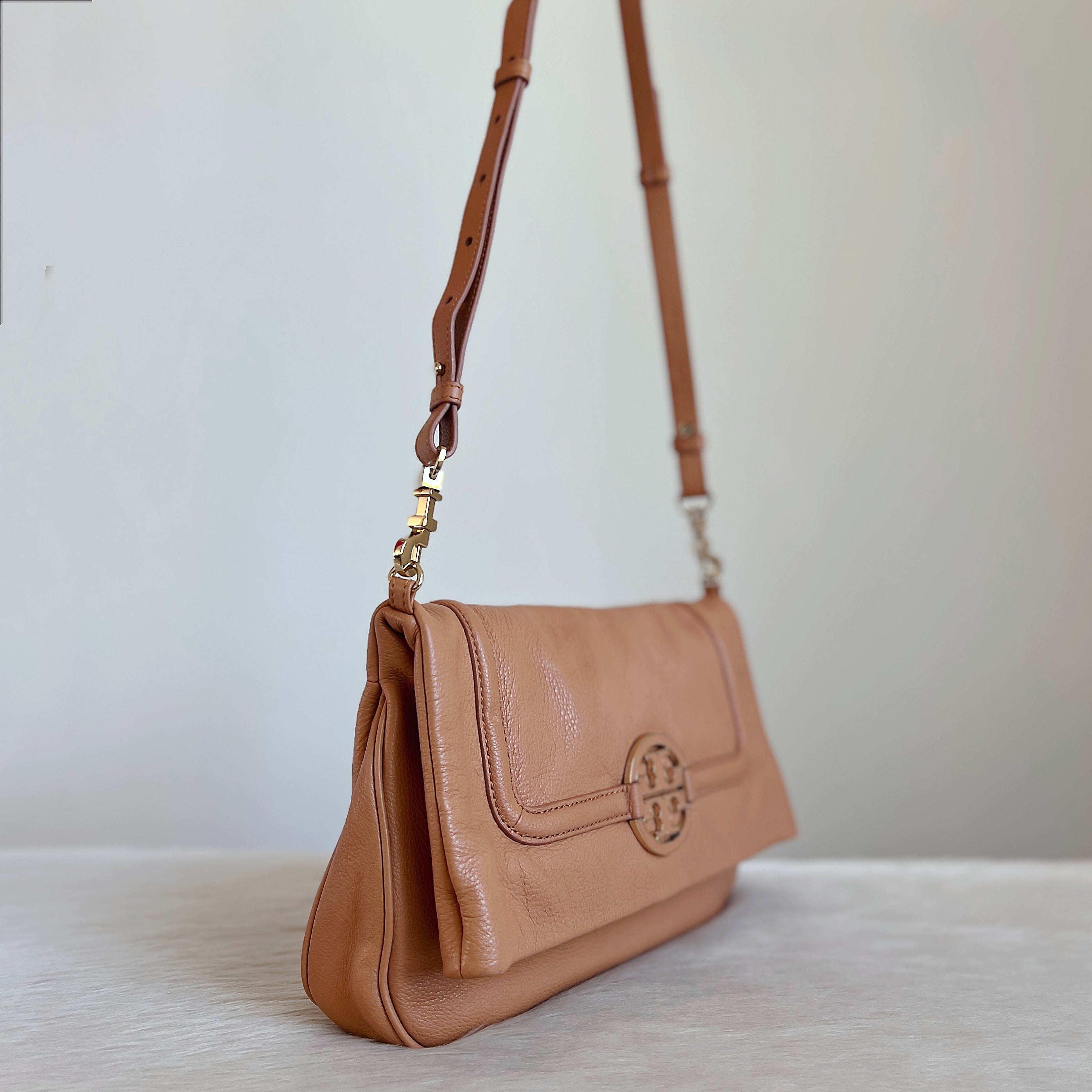 Tory Burch Caramel Leather Front Logo Crossbody Shoulder Bag Excellent