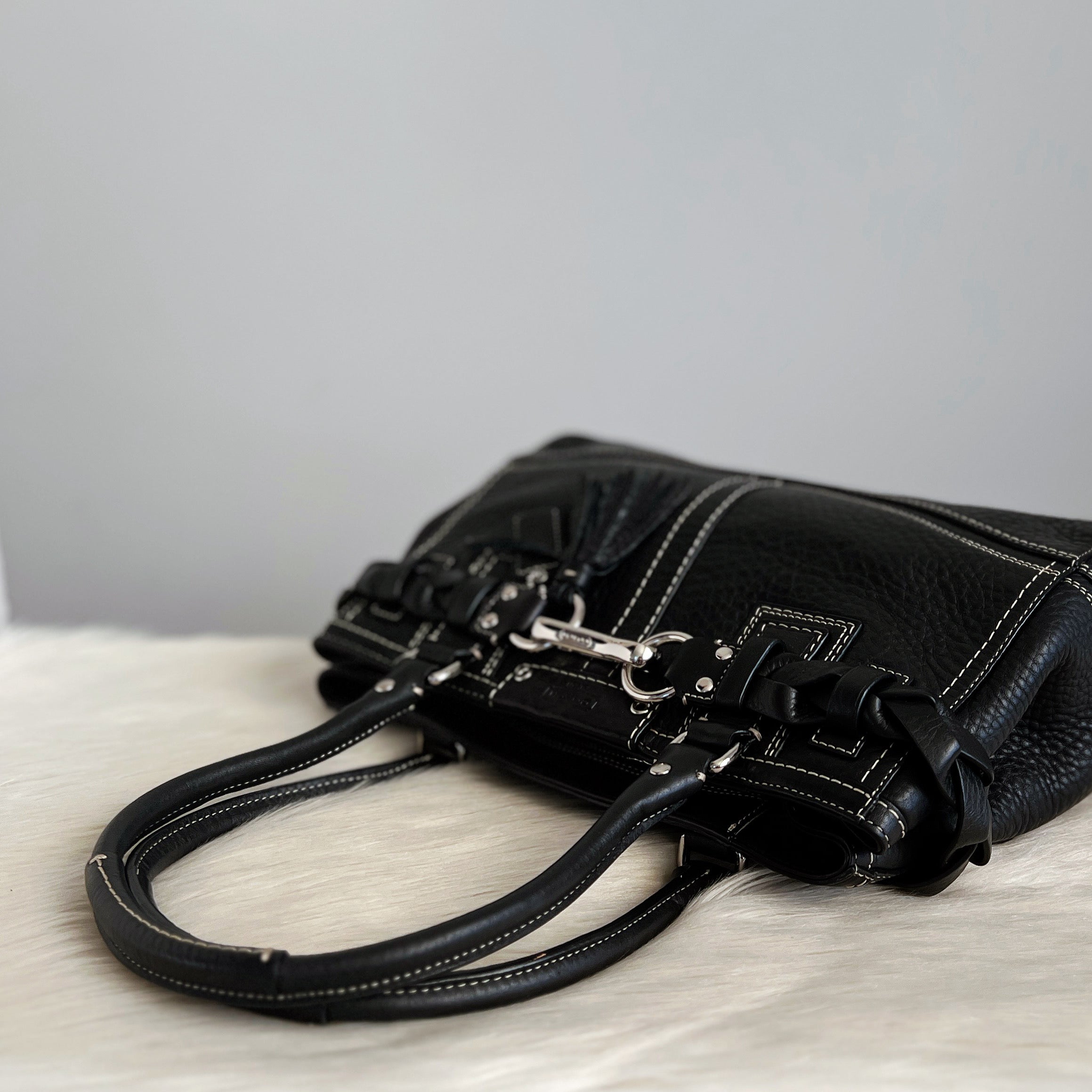 Coach Black Leather Buckle Details Shoulder Bag