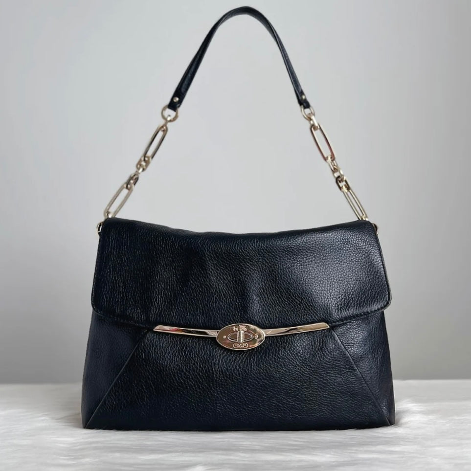Coach Black Leather Front Turn Lock Chain Detail Shoulder Bag Excellent
