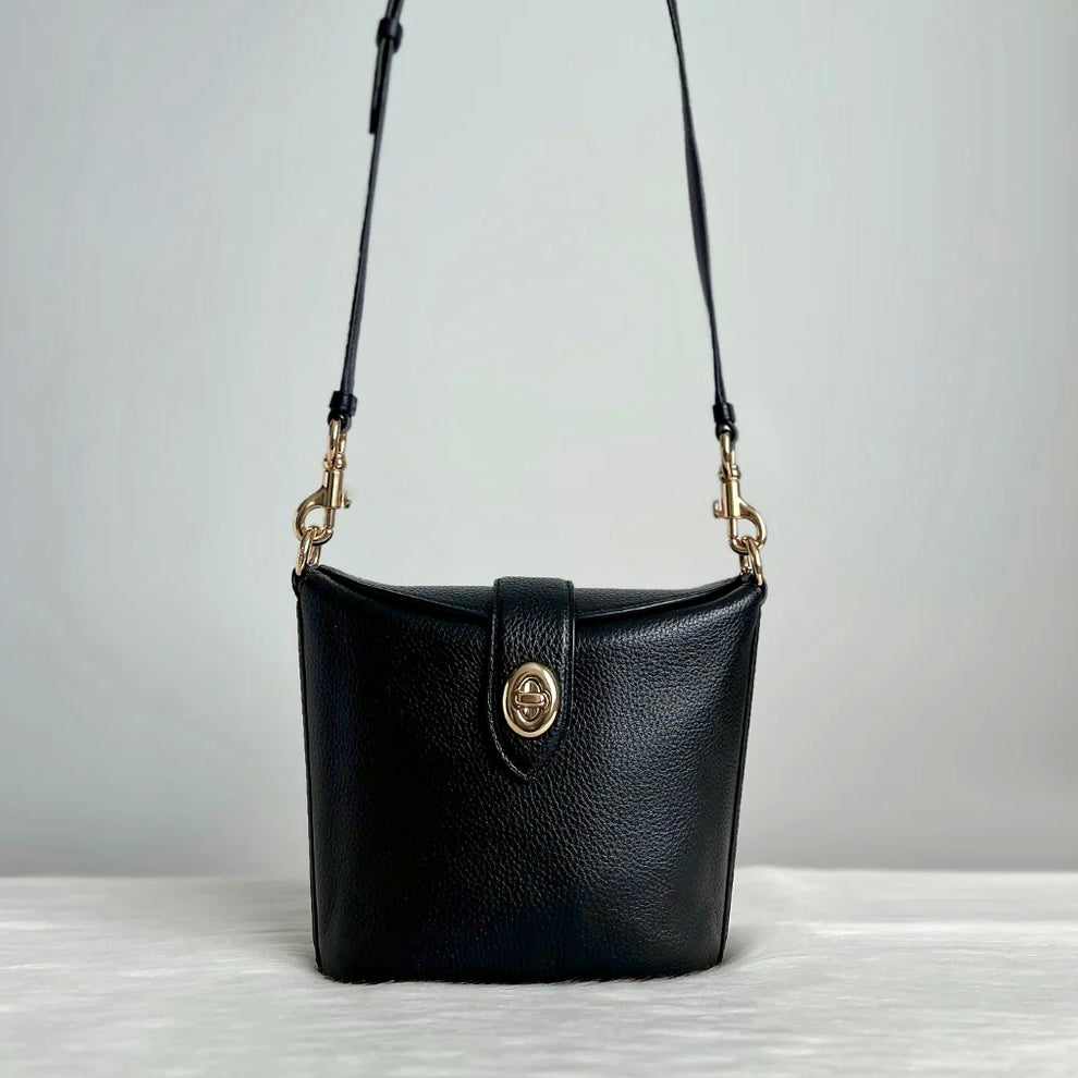 Coach Black Leather Trun Lock Buckle Crossbody Shoulder Bag Like New
