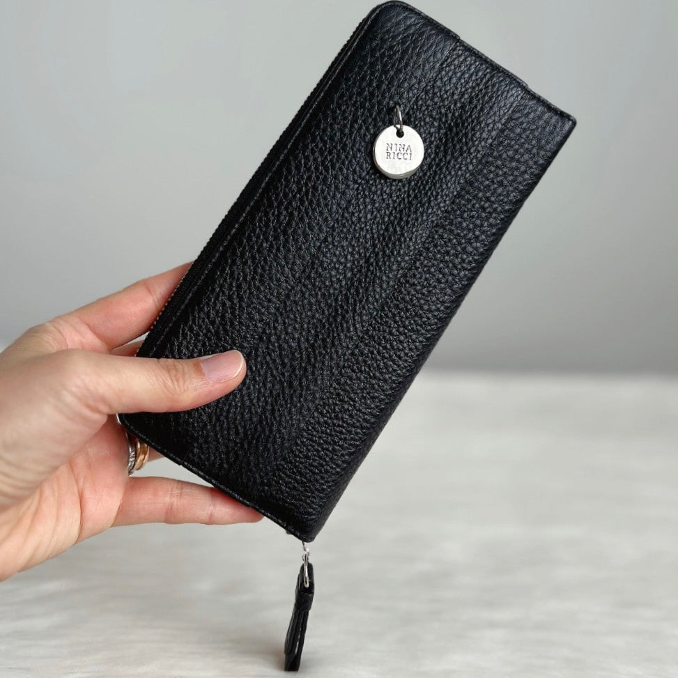 Nina Ricci Black Leather Front Detail Zip Compartment Long Wallet Like New