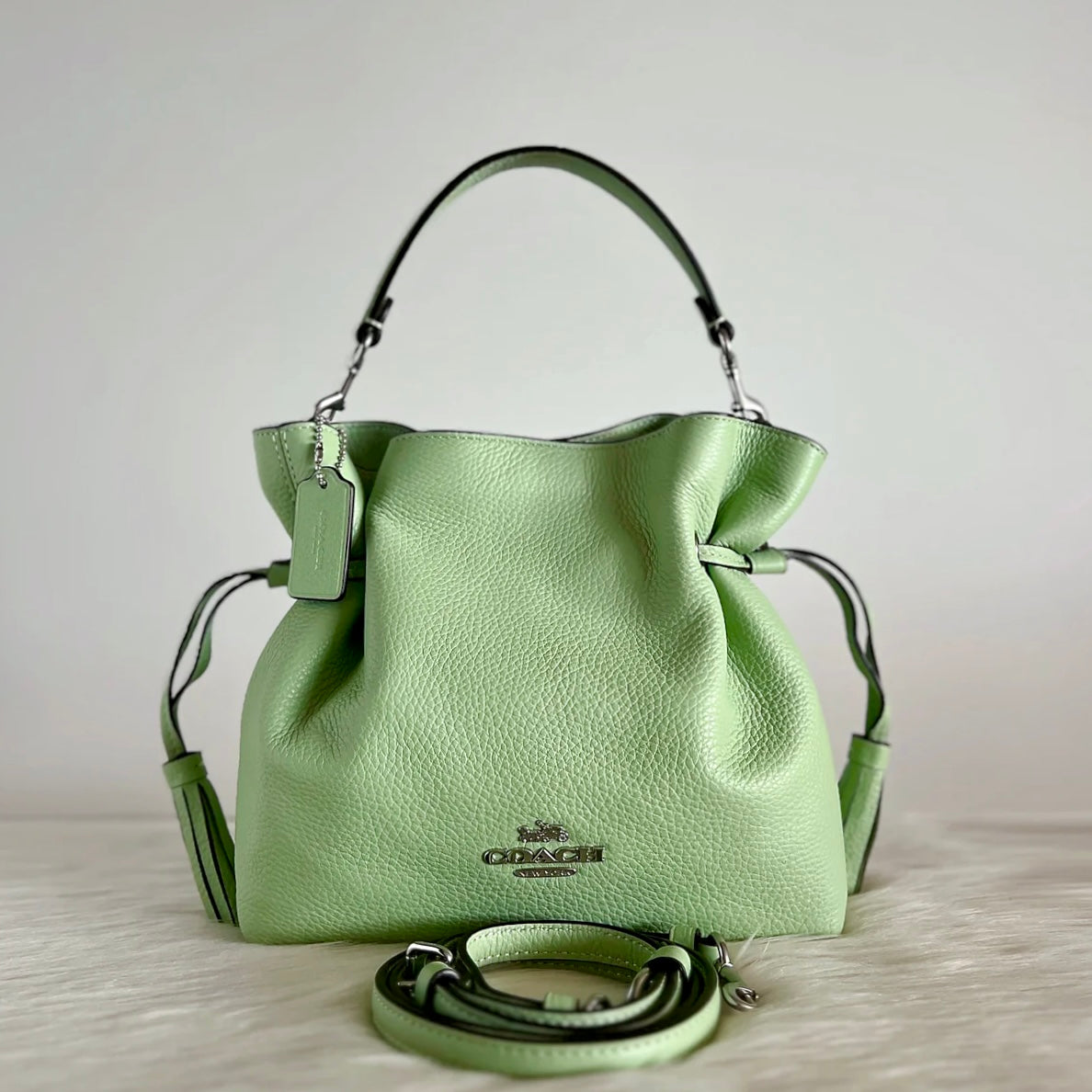 Coach Mint Leather Drawstring Bucket 2 Way Shoulder Bag Like New