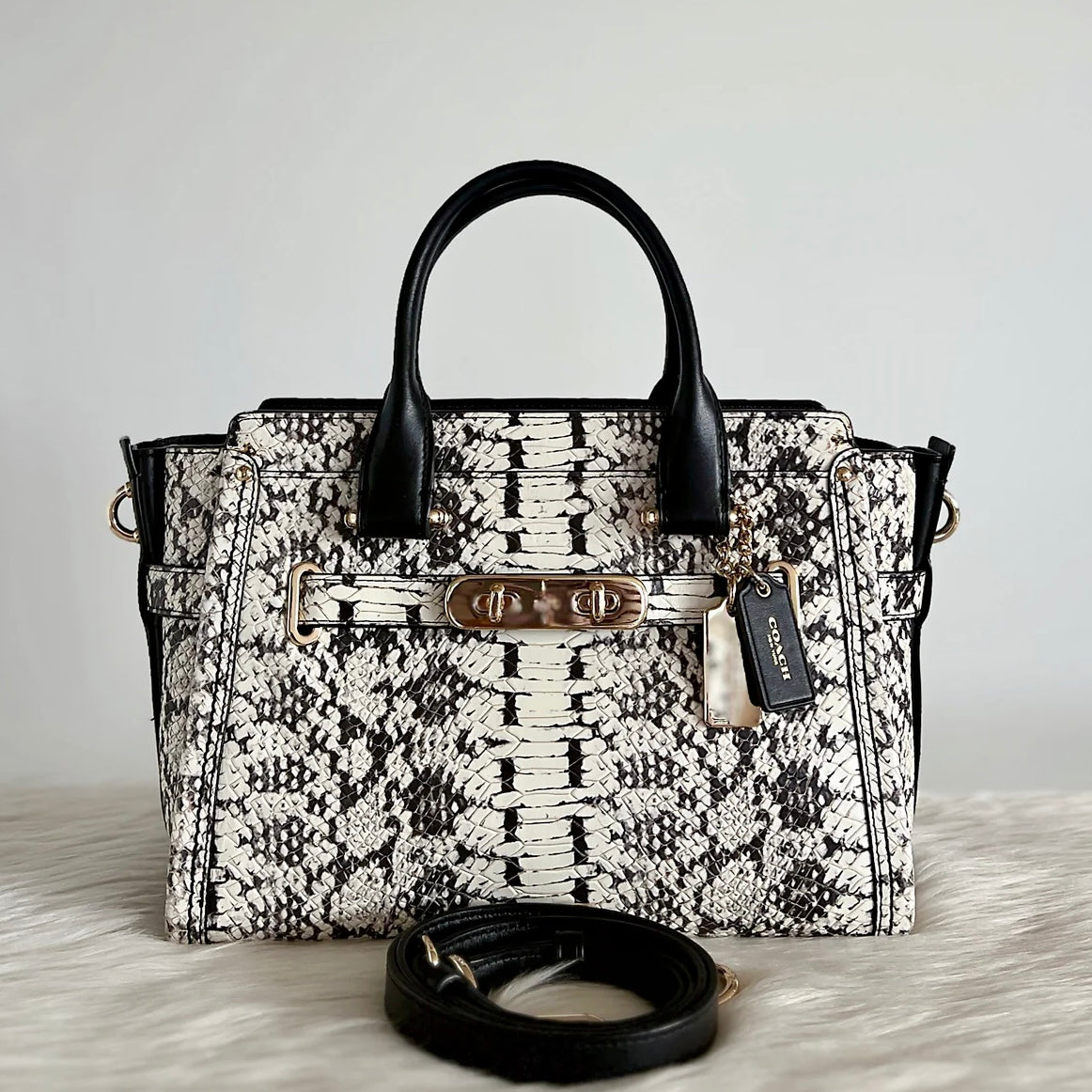 Coach Black Leather Python Pattern 2 Way Shoulder Bag Like New