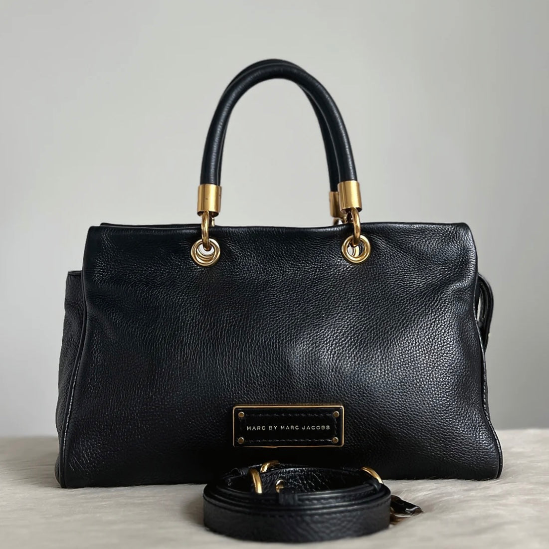 Marc Jacobs Black Leather Front Logo 2 Way Shoulder Bag