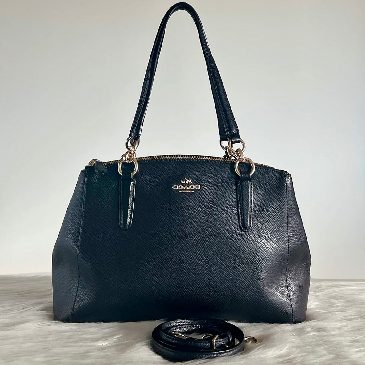 Coach Black Leather Front Logo Triple Compartment 2 Way Shoulder Bag Excellent