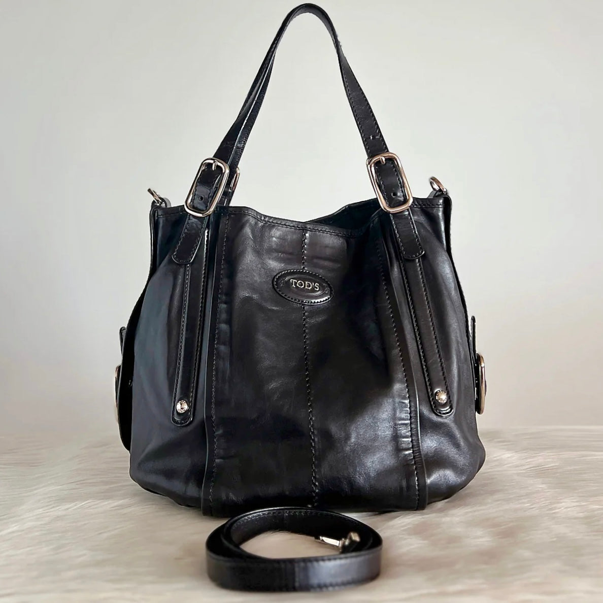 Tod's Black Leather Front Logo Side Buckle 2 Way Shoulder Bag Excellent