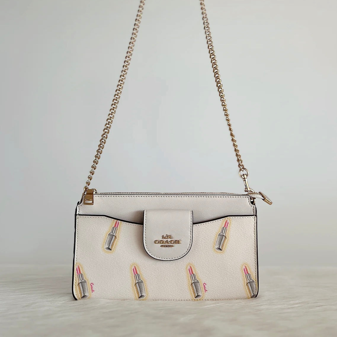 Coach Creamy Leather Lipstick Pattern Front Logo Small Shoulder Bag Like New