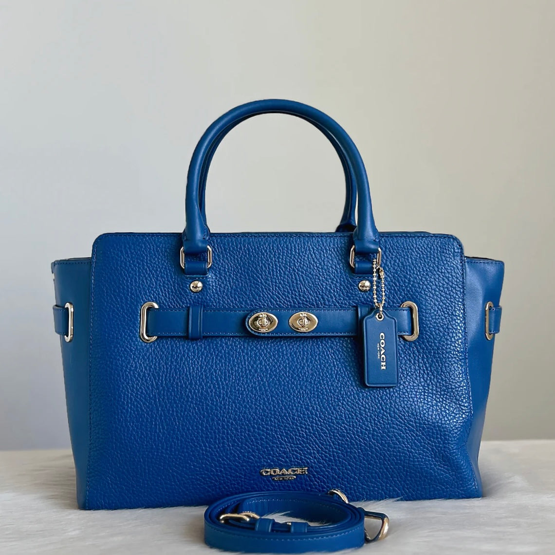 Coach Blue Pebble Leather Turn Lock Detail Large 2 Way Shoulder Bag Like New