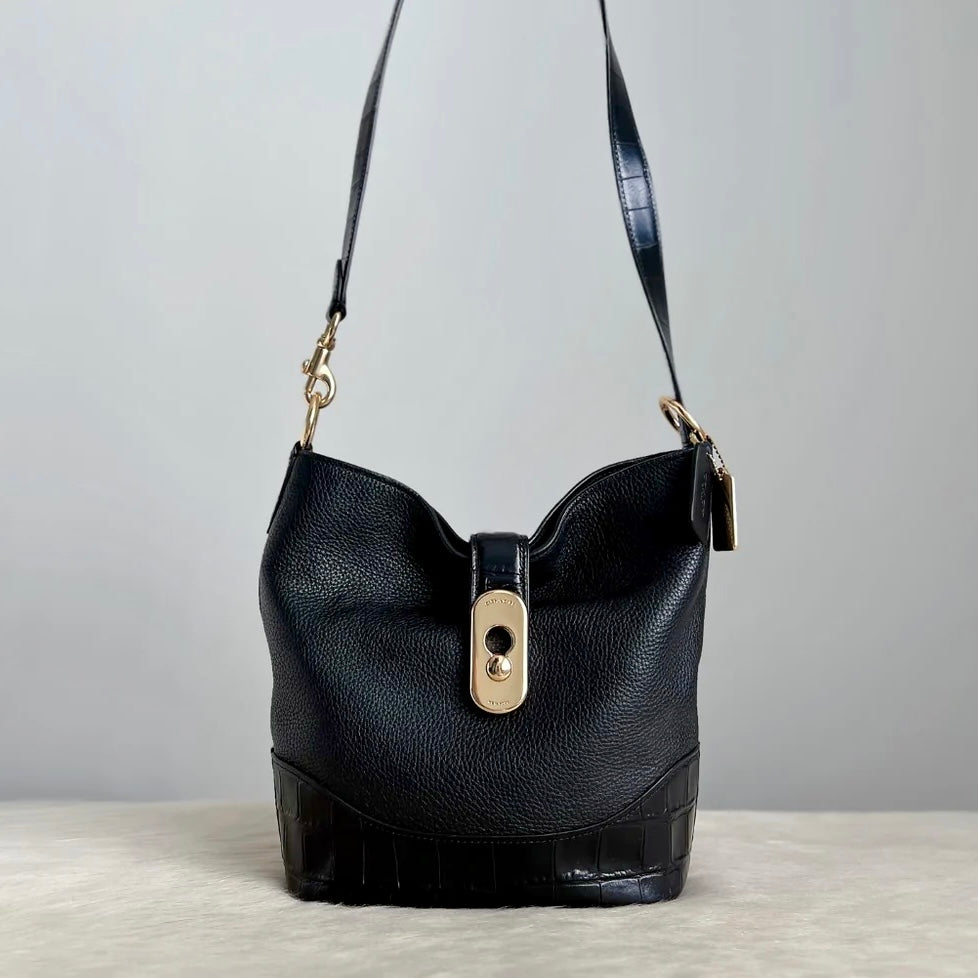 Coach Black Leather Front Buckle Bucket Crossbody Shoulder Bag Like New
