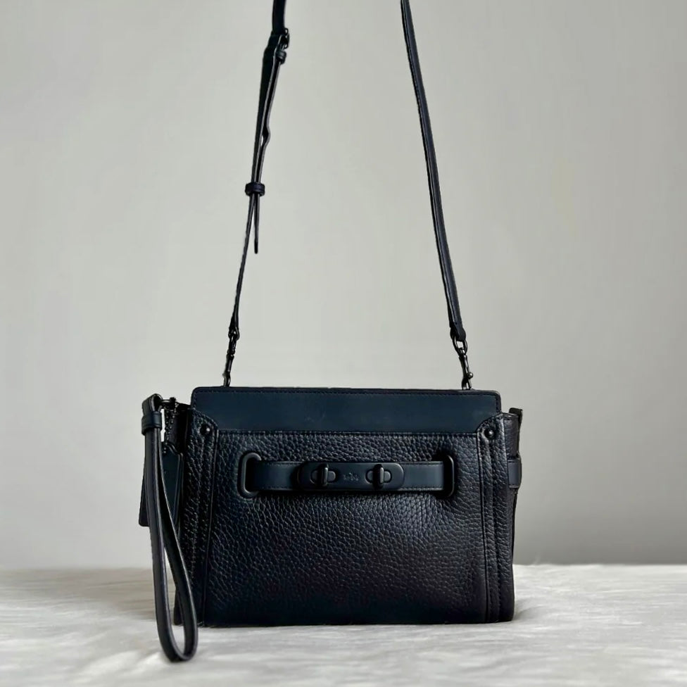 Coach Black Leather Double Turn Lock Crossbody Shoulder Bag Like New